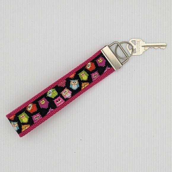 Owl Keychain Wristlet Fabric Key FOB  Gift Present New Driver Colorful Owls Hoot - Picture 1 of 8